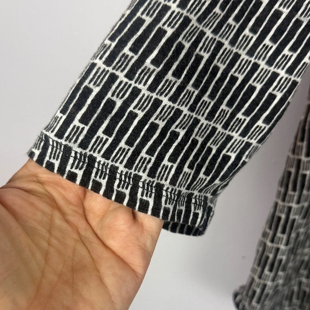 Nicole Miller 100% Linen Casual Black White Geometric Patterned 1X V-Neck Blouse - Picture 5 of 9